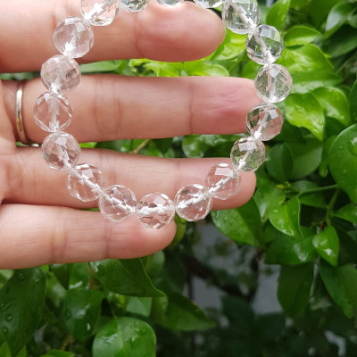 Vòng tay phong thủy nữ đá thạch anh trắng giác tự nhiên Size vòng 10mm Chất liệu đá thạch anh màu trắng tinh khôi giác đẹp ạ 