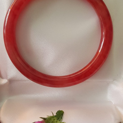 Vòng Cẩm Thạch Đỏ Bông 59mm x cọng 8mm màu đỏ bông tươi sáng bóng thiệt đẹp là màu chiến thắng chuẩn hợp nữ mạng hỏa mạng thổ 57kg - 70kg đeo đẹp tay may mắn tốt sức khỏe công việc rực rỡ tài lộc ạ