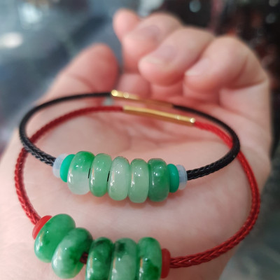 Vòng Tay charm phong thủy may mắn 5 đồng tiền may mắn  Đá cẩm thạch tự nhiên xanh ngọc tươi bóng đẹp  Vòng charm phối dây màu đen màu đỏ bất kỳ có khoen chắc hợp nữ mệnh mộc hỏa thủy ạ