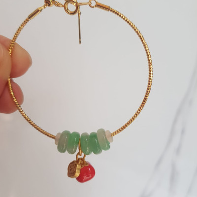 Vòng charm kiểu 5 đồng điếu đá cẩm thạch A Trắng Xanh lý bóng đẹp phối phụ kiện vàng charm trái táo đỏ kiểu may mắn dây vàng kiểu khóa rút đẹp vừa xinh xắn vừa đẹp may mắn tài lộc ạ