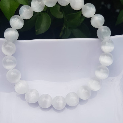 Vòng tay phong thủy may mắn Nữ đá mắt mèo trắng thiên nhiên Size hạt 8mm bóng sáng tuyệt đẹp màu trắng trong ánh sáng đẹp Chất liệu đá mắt mèo bóng đẹp chuẩn hợp nữ mệnh kim, mệnh thủy đeo giá rẻ bao đẹp ạ  đeo tốt sức khỏe, may mắn phong thủy tài lộc ạ