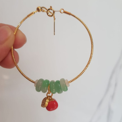 Vòng charm kiểu 5 đồng điếu đá cẩm thạch A Trắng Xanh lý bóng đẹp phối phụ kiện vàng charm trái táo đỏ kiểu may mắn dây vàng kiểu khóa rút đẹp vừa xinh xắn vừa đẹp may mắn tài lộc ạ