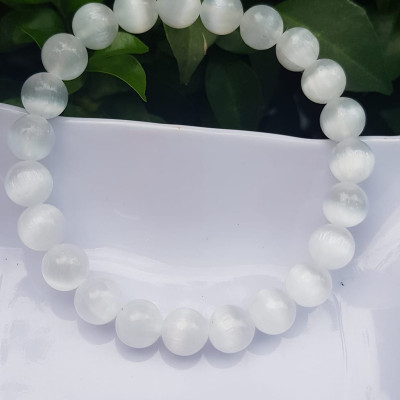 Vòng tay phong thủy may mắn Nữ đá mắt mèo trắng thiên nhiên Size hạt 8mm bóng sáng tuyệt đẹp màu trắng trong ánh sáng đẹp Chất liệu đá mắt mèo bóng đẹp chuẩn hợp nữ mệnh kim, mệnh thủy đeo giá rẻ bao đẹp ạ  đeo tốt sức khỏe, may mắn phong thủy tài lộc ạ