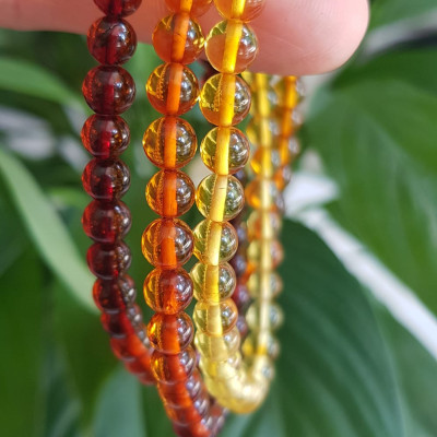 Vòng tay phong thuỷ may mắn nữ đá Hổ Phách tự nhiên quấn tay kiểu 3 vòng Size hạt 5mm 3 màu tam hợp vàng anh - cam - đỏ đậm phối tay kiểu Nữ tất cả các mệnh đeo rất xinh Hổ phách là một viên đá được hình thành qua sự hóa thạch của nhựa cây thông cổ đại