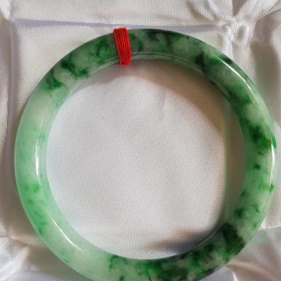 Vòng tay Nam Nữ đá Cẩm Thạch tự nhiên mới đẹp Lý ST Cồ A Sịn 65mm Vòng size to 65mm x cọng dầy 10mm Màu Xanh lý tươi bóng sơn thủy vân bông xanh tươi bóng đẹp Nam Nữ to con đeo 75kg - 85kg đeo đẹp sang tay ạ