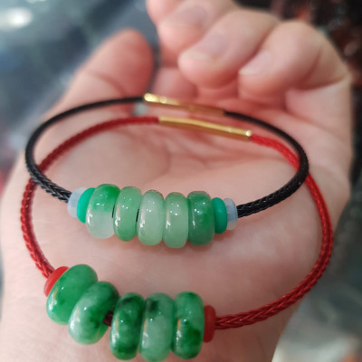 Vòng Tay charm phong thủy may mắn 5 đồng tiền may mắn  Đá cẩm thạch tự nhiên xanh ngọc tươi bóng đẹp  Vòng charm phối dây màu đen màu đỏ bất kỳ có khoen chắc hợp nữ mệnh mộc hỏa thủy ạ