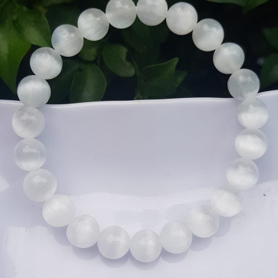 Vòng tay phong thủy may mắn Nữ đá mắt mèo trắng thiên nhiên Size hạt 8mm bóng sáng tuyệt đẹp màu trắng trong ánh sáng đẹp Chất liệu đá mắt mèo bóng đẹp chuẩn hợp nữ mệnh kim, mệnh thủy đeo giá rẻ bao đẹp ạ  đeo tốt sức khỏe, may mắn phong thủy tài lộc ạ