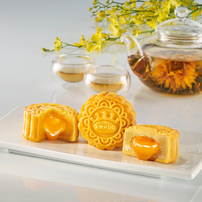 Hộp bánh trung thu Kinh Đô cao cấp - Lava Trứng Chảy Kim Sa (3 bánh x 80g)