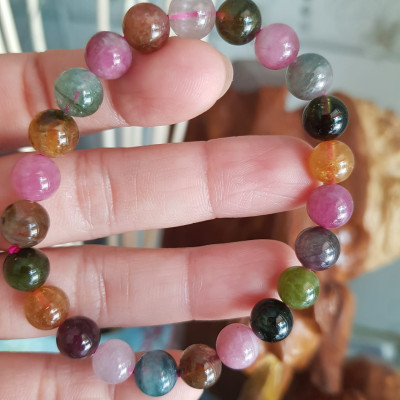 Vòng tay phong thủy đá tourmaline tự nhiên  size vòng 8ly bóng mượt đẹp  Nữ đeo vòng tay đá tourmaline màu tươi trẻ bóng mượt đem đến sự may mắn, vui tươi, thịnh vượng tài lộc ạ
