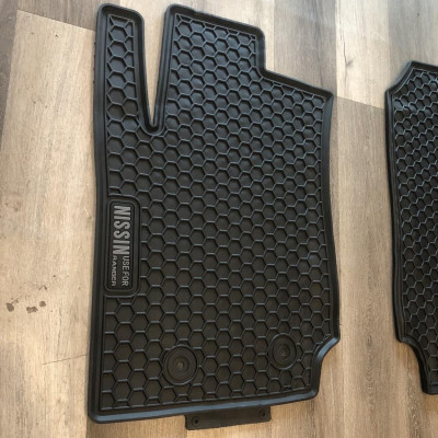 Thảm sàn, lót sàn xe Ford Ranger 2013-2022, Sàn cao su vân tổ ong cao cấp - mẫu Nissin chữ Trắng