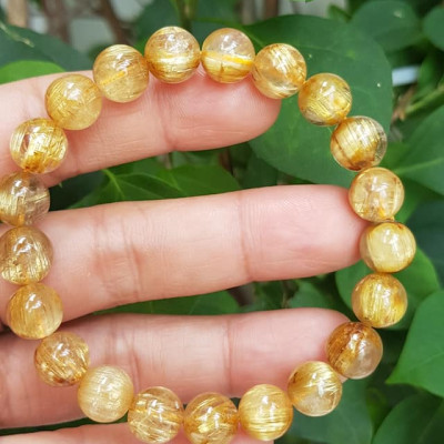 Vòng đeo tay phong thủy may mắn nữ đá thạch anh tóc vàng đồng trục tự nhiên Size vòng hạt 9mm ánh sáng rất đẹp Vòng chuẩn hợp nữ mệnh kim, mệnh thổ, mệnh Thủy ạ