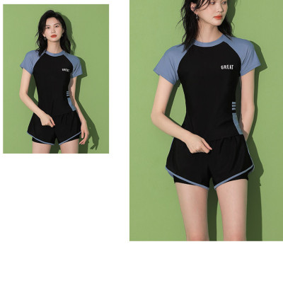 Bộ đồ bơi nữ gồm quần đùi và áo ngắn tay trẻ trung, năng động