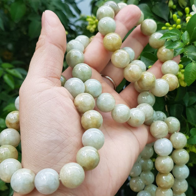  Vòng tay chuỗi nam nữ đá cẩm thạch tự nhiên trắng vàng bóng ngời Vòng size hạt 13mm Màu trắng vàng đất nhẹ bóng mượt thiệt đẹp ạ