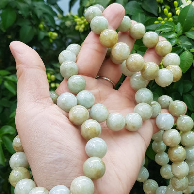  Vòng tay chuỗi nam nữ đá cẩm thạch tự nhiên trắng vàng bóng ngời Vòng size hạt 13mm Màu trắng vàng đất nhẹ bóng mượt thiệt đẹp ạ