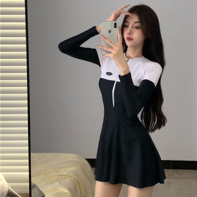 Bộ đồ bơi bikini nữ 1 mảnh kín đáo đi tắm biển giấu bụng váy liền áo dài tay chống nắng - B.27