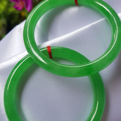 Vòng tay nữ đá cẩm thạch tự nhiên Ngọc Lý Đẹp 54mm x cọng 8mm Màu Xanh Lý tươi sáng bóng mượt đẹp Nữ 53kg - 60kg đeo Vòng hợp nữ mệnh Mộc mệnh Hỏa mệnh Thủy ạ