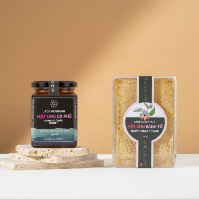 Combo 1 Hũ Mật Ong Cà Phê Jade Mountain Kết Tinh Tự Nhiên 380ml Và 1 Mật Ong Bánh Tổ Jade Mountain 500gr Nguyên Miếng Ngọt Nhẹ