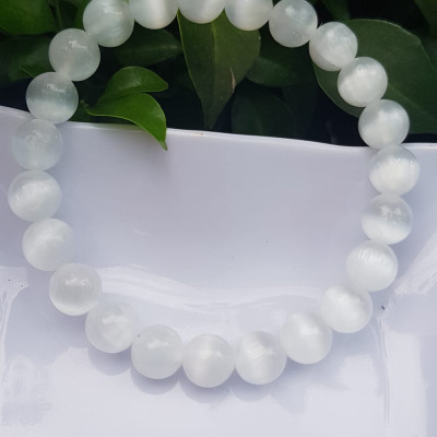 Vòng tay phong thủy may mắn Nữ đá mắt mèo trắng thiên nhiên Size hạt 8mm bóng sáng tuyệt đẹp màu trắng trong ánh sáng đẹp Chất liệu đá mắt mèo bóng đẹp chuẩn hợp nữ mệnh kim, mệnh thủy đeo giá rẻ bao đẹp ạ  đeo tốt sức khỏe, may mắn phong thủy tài lộc ạ