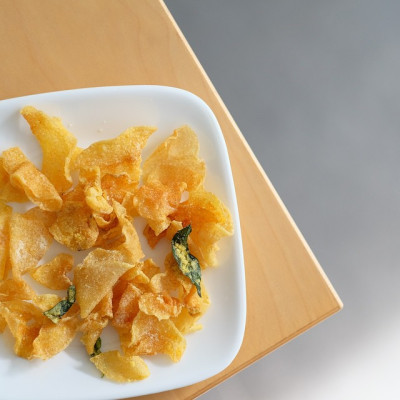 Khoai tây trứng muối Salted Egg Potato Chips 80g IRVINS