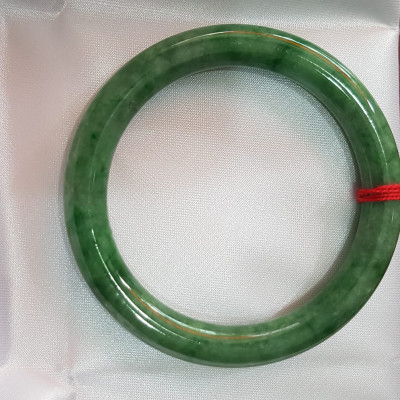 Vòng Cẩm Thạch tự nhiên mới Đậu Lý Sao Sao 56mm x cọng 9mm cao cấp sịn đẹp Vòng tay màu xanh đậu lý bông đậm đều bóng mượt đẹp Nữ 54kg - 64kg đeo rất đẹp sang tay món quà tặng Mẹ , người thân ý nghĩa ạ