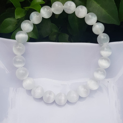 Vòng tay phong thủy may mắn Nữ đá mắt mèo trắng thiên nhiên Size hạt 8mm bóng sáng tuyệt đẹp màu trắng trong ánh sáng đẹp Chất liệu đá mắt mèo bóng đẹp chuẩn hợp nữ mệnh kim, mệnh thủy đeo giá rẻ bao đẹp ạ  đeo tốt sức khỏe, may mắn phong thủy tài lộc ạ