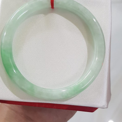 Vòng Tay Nữ đá ngọc cẩm thạch tự nhiên A Trắng Lý Sao 53mm x 7mm Trắng đậu lý nhẹ bóng 52kg - 58kg ạ