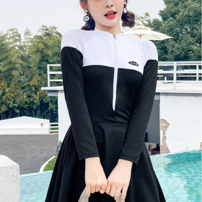 Bộ đồ bơi bikini nữ kín đáo đi tắm biển giấu bụng váy liền áo dài tay - B.27