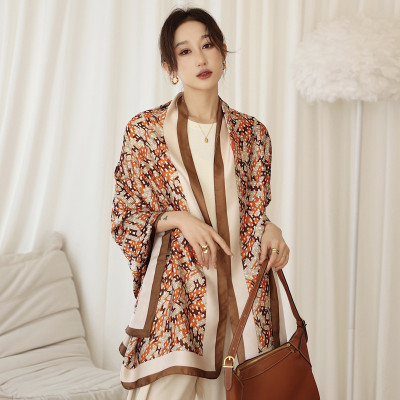 Khăn lụa dáng dài phong cách Tây Âu giúp giữ ấm, choàng cổ và chống lạnh với nhiều màu sắc và sang trọng