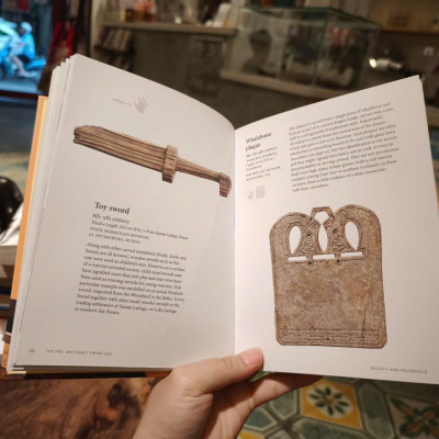 Sách - Pocket Museum: Vikings by Steve Ashby  - History /Nonfiction in English