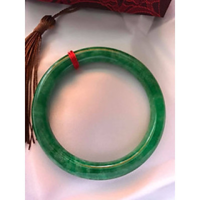 CHIẾC VÒNG TAY ĐÁ CẨM THẠCH ĐẬU LÝ SIZE 54MM MÀU  XANH LÁ BÔNG ĐẸP ĐẸP Ạ NỮ CÂN NẶNG TẦM 52KG - 62KG 