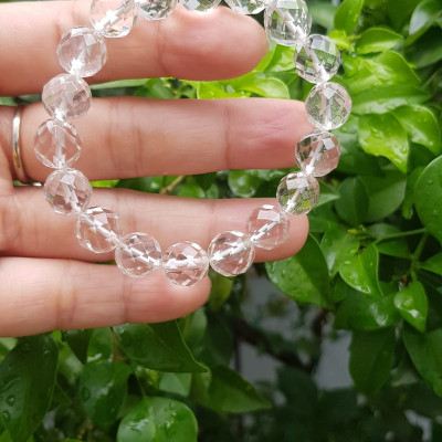 Vòng tay phong thủy nữ đá thạch anh trắng giác tự nhiên Size vòng 10mm Chất liệu đá thạch anh màu trắng tinh khôi giác đẹp ạ 