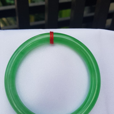 Vòng tay Nữ đá cẩm thạch Mới Lý T 52mm Vòng màu Xanh lá tươi bóng 52kg - 56kg Nữ mệnh Mộc mệnh Hỏa Thủy đeo ạ