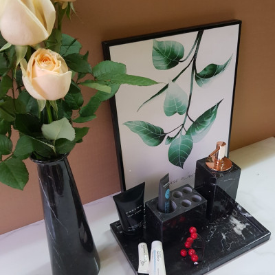 Bình cắm hoa đá tự nhiên hiện đại màu Đen chỉ trắng BH29511D