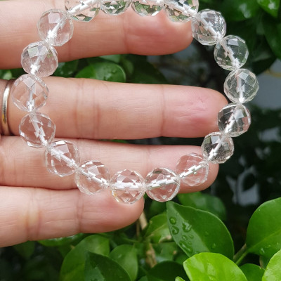 Vòng tay phong thủy nữ đá thạch anh trắng giác tự nhiên Size vòng 10mm Chất liệu đá thạch anh màu trắng tinh khôi giác đẹp ạ 