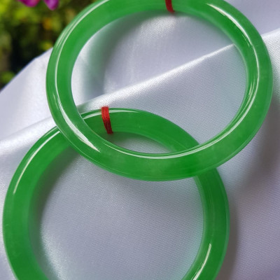 Vòng tay nữ đá cẩm thạch tự nhiên Ngọc Lý Đẹp 54mm x cọng 8mm Màu Xanh Lý tươi sáng bóng mượt đẹp Nữ 53kg - 60kg đeo Vòng hợp nữ mệnh Mộc mệnh Hỏa mệnh Thủy ạ